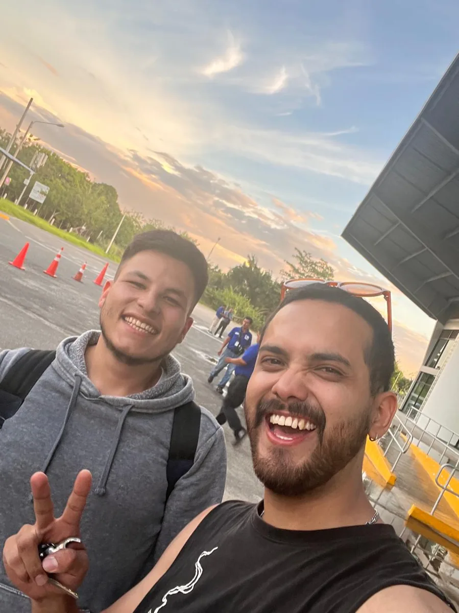 Luis y Adrian en Tarapoto en 2022 cuando comenzó el proyecto de Caliente Café